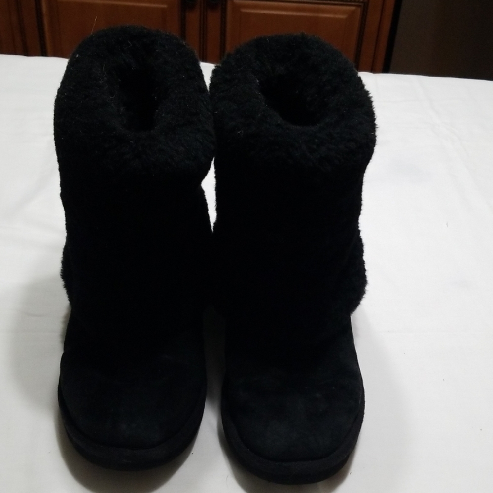 Ugg Black Sheepskin With Shearling Fur